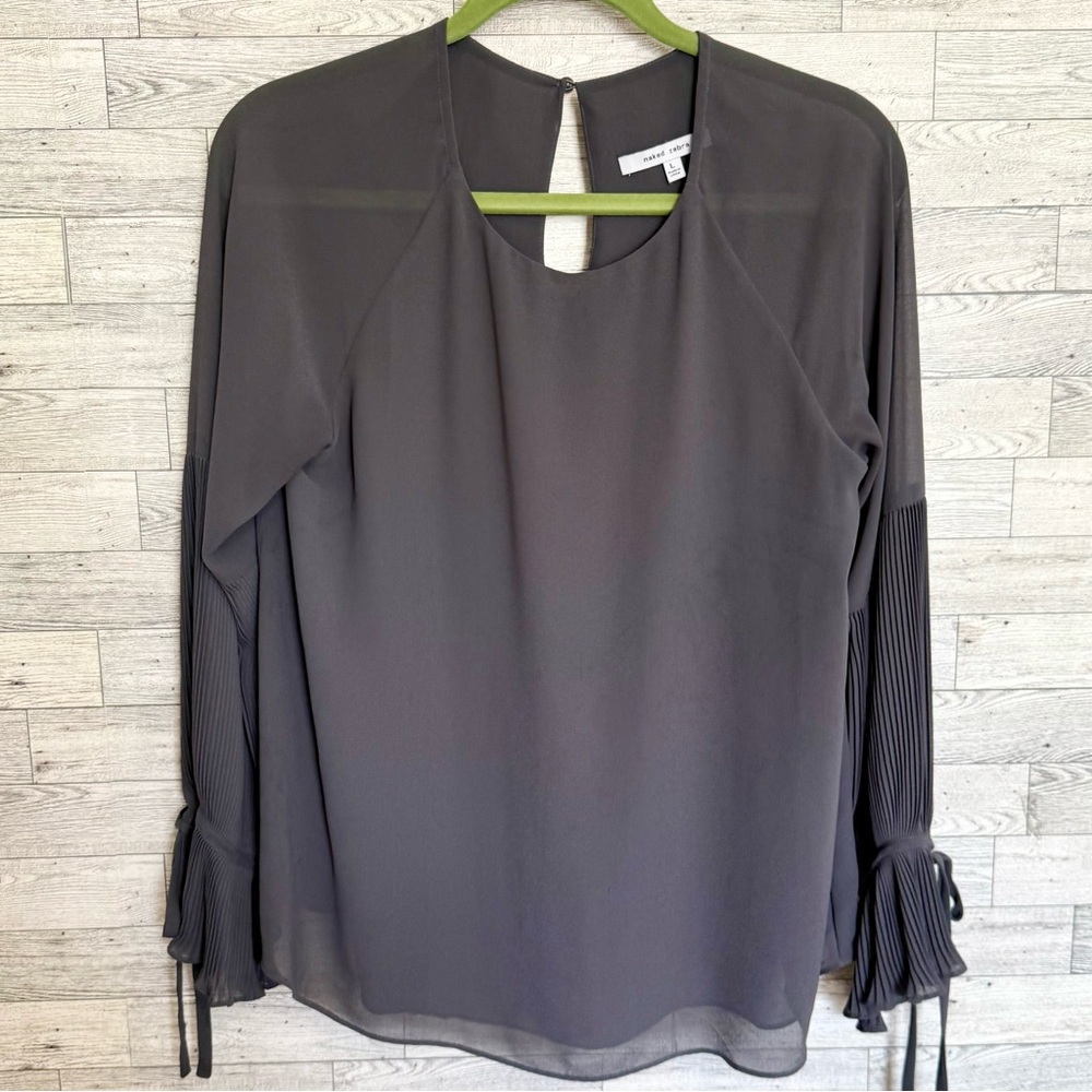 Naked Zebra Women's Gray Long Bell Sleeve Blouse Sz-Large Keyhole Button Closure